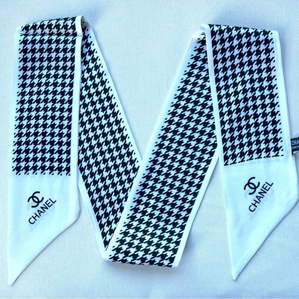 Chanel Ladies Luxury Scarf